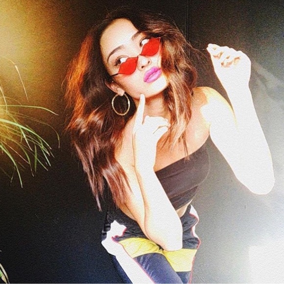 Roberi & Fraud Heart Sunglasses - Picture 3 of 3